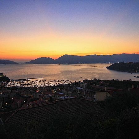 Affittacamere La Baia Di Lerici Ngoại thất bức ảnh