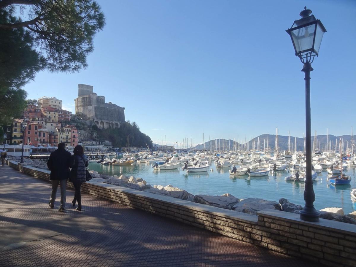 Affittacamere La Baia Di Lerici Ngoại thất bức ảnh