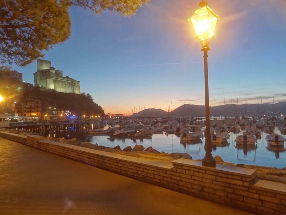 Affittacamere La Baia Di Lerici Ngoại thất bức ảnh